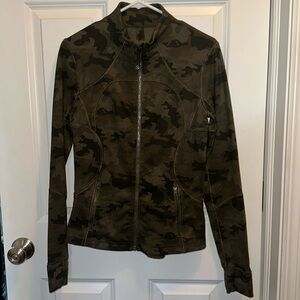 Lululemon Forme Jacket *Cuffins
Savasana Camo 20cm Fatigue Green